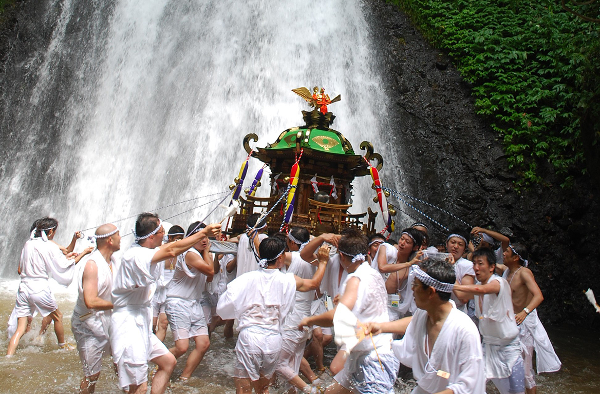 白瀑神社例大祭